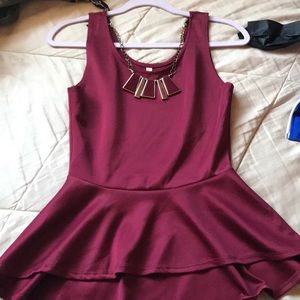 burgundy blouse and comes with necklace✨